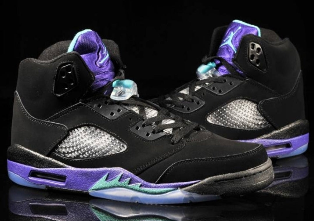 Les baskets Air Jordan 5 offrent un style audacieux et une performance exceptionnelle. leur design unique emblématique. Pas cher. Le moins cher. 