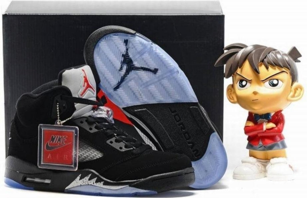 Les baskets Air Jordan 5 offrent un style audacieux et une performance exceptionnelle. leur design unique emblématique. Pas cher. Le moins cher. 