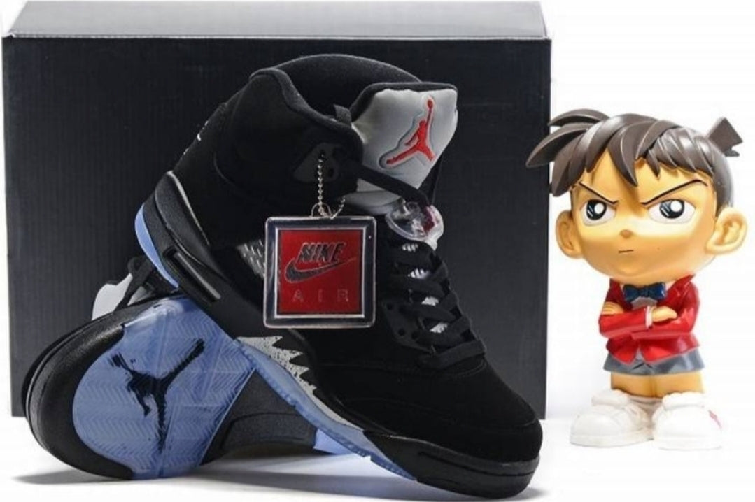 Les baskets Air Jordan 5 offrent un style audacieux et une performance exceptionnelle. leur design unique emblématique. Pas cher. Le moins cher. 