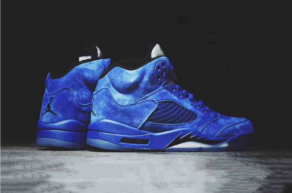 Les baskets Air Jordan 5 offrent un style audacieux et une performance exceptionnelle. leur design unique emblématique. Pas cher. Le moins cher. 