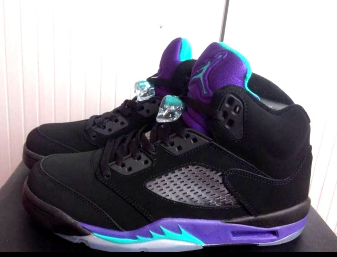 Les baskets Air Jordan 5 offrent un style audacieux et une performance exceptionnelle. leur design unique emblématique. Pas cher. Le moins cher. 