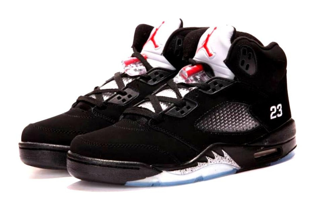 Les baskets Air Jordan 5 offrent un style audacieux et une performance exceptionnelle. leur design unique emblématique. Pas cher. Le moins cher. 