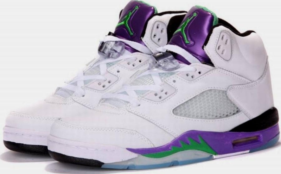 Les baskets Air Jordan 5 offrent un style audacieux et une performance exceptionnelle. leur design unique emblématique. Pas cher. Le moins cher. 