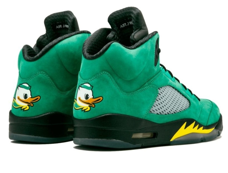 Les baskets Air Jordan 5 offrent un style audacieux et une performance exceptionnelle. leur design unique emblématique. Pas cher. Le moins cher. 