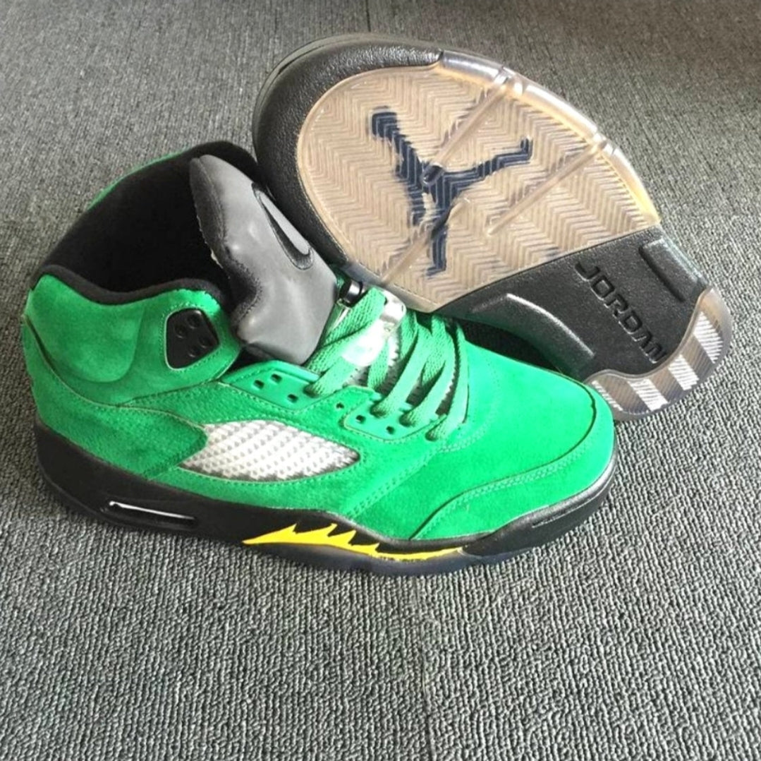 Les baskets Air Jordan 5 offrent un style audacieux et une performance exceptionnelle. leur design unique emblématique. Pas cher. Le moins cher. 