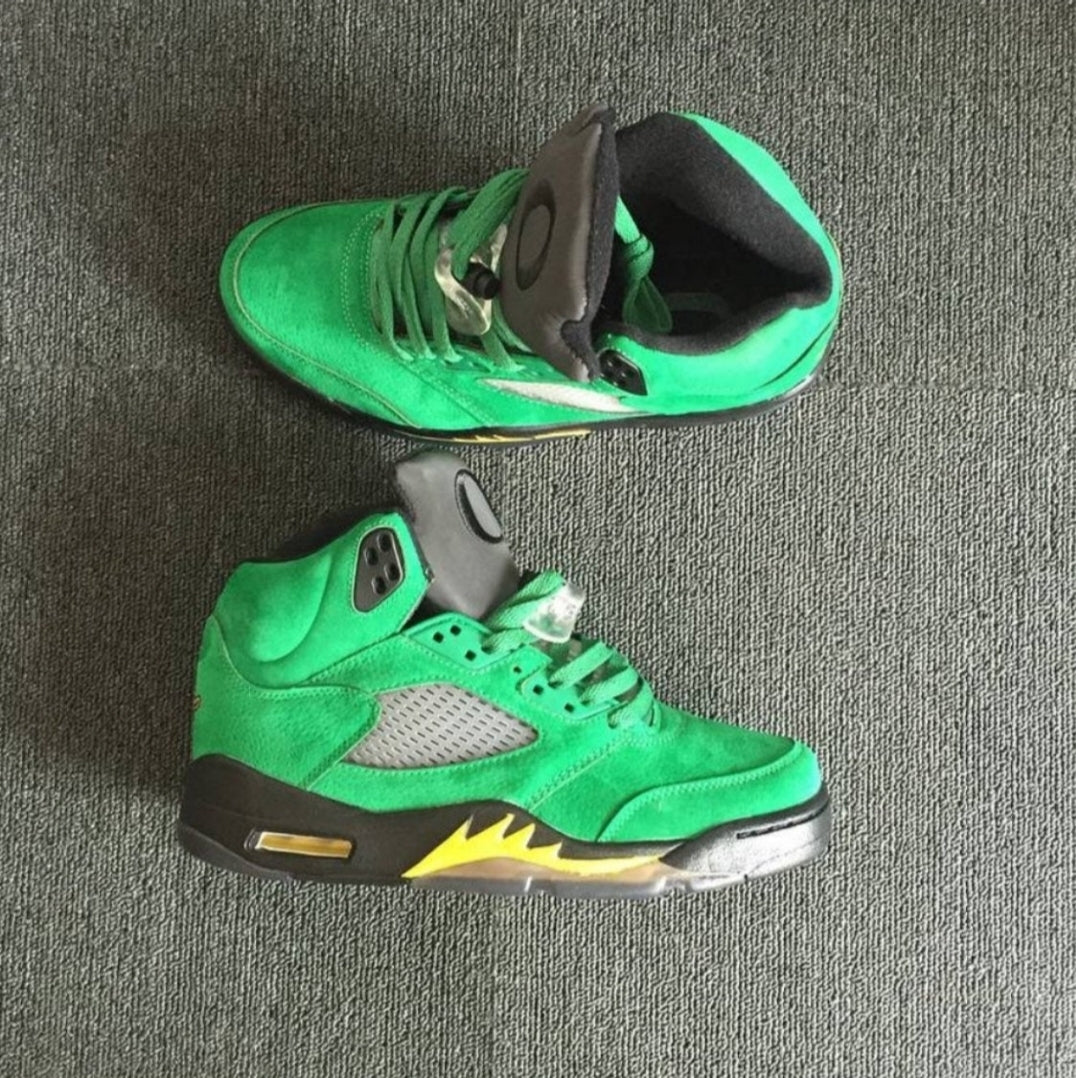 Les baskets Air Jordan 5 offrent un style audacieux et une performance exceptionnelle. leur design unique emblématique. Pas cher. Le moins cher. 