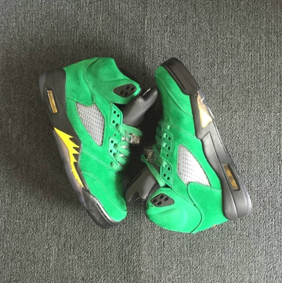 Les baskets Air Jordan 5 offrent un style audacieux et une performance exceptionnelle. leur design unique emblématique. Pas cher. Le moins cher. 