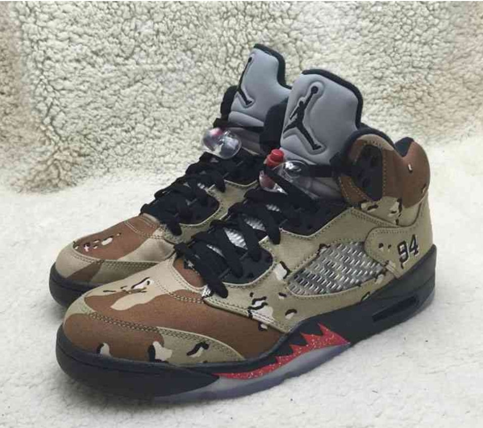 Les baskets Air Jordan 5 offrent un style audacieux et une performance exceptionnelle. leur design unique emblématique. Pas cher. Le moins cher. 