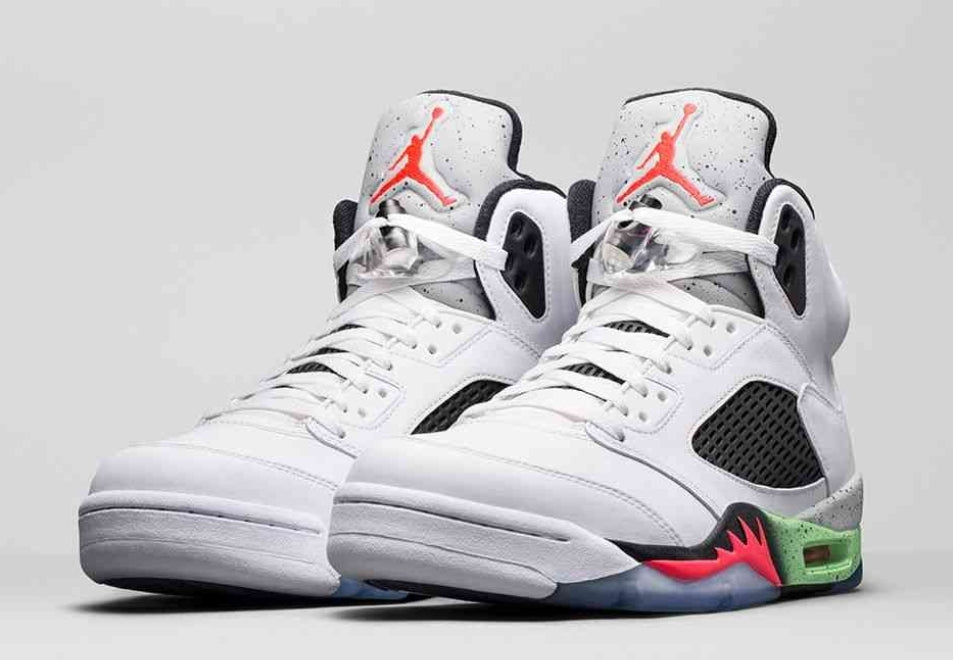 Les baskets Air Jordan 5 offrent un style audacieux et une performance exceptionnelle. leur design unique emblématique. Pas cher. Le moins cher. 