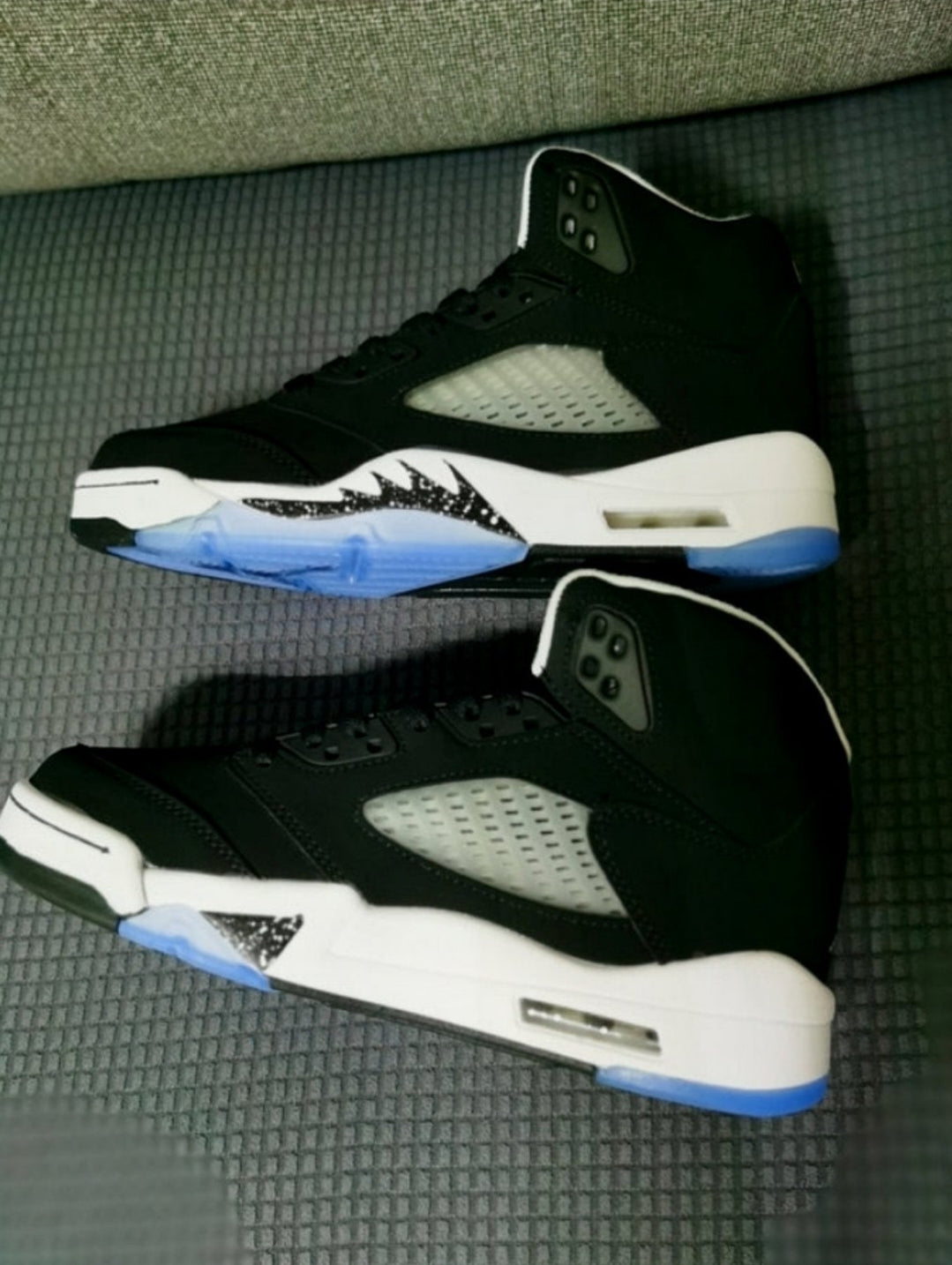 Air Jordan 5 Retro Moonlight (Oreo) sneakers
