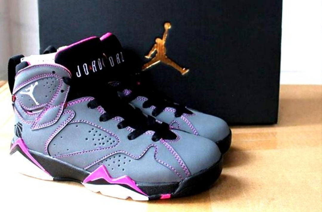Les baskets Air Jordan 7 offrent un style iconique et une performance exceptionnelle.
  design emblématique   haute qualité. Au meilleur prix. Pas cher