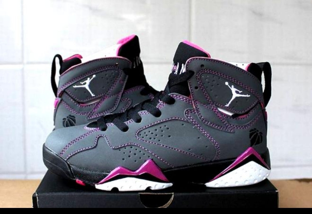 Les baskets Air Jordan 7 offrent un style iconique et une performance exceptionnelle.
  design emblématique   haute qualité. Au meilleur prix. Pas cher
