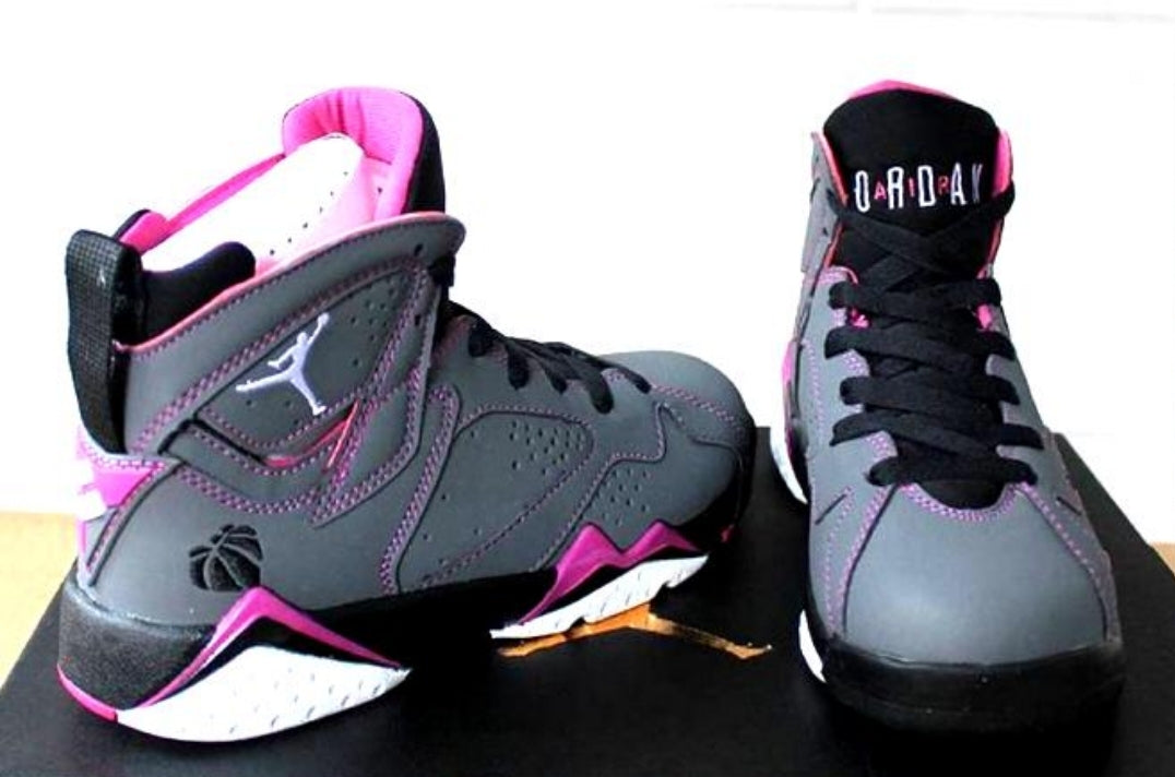 Les baskets Air Jordan 7 offrent un style iconique et une performance exceptionnelle.
  design emblématique   haute qualité. Au meilleur prix. Pas cher