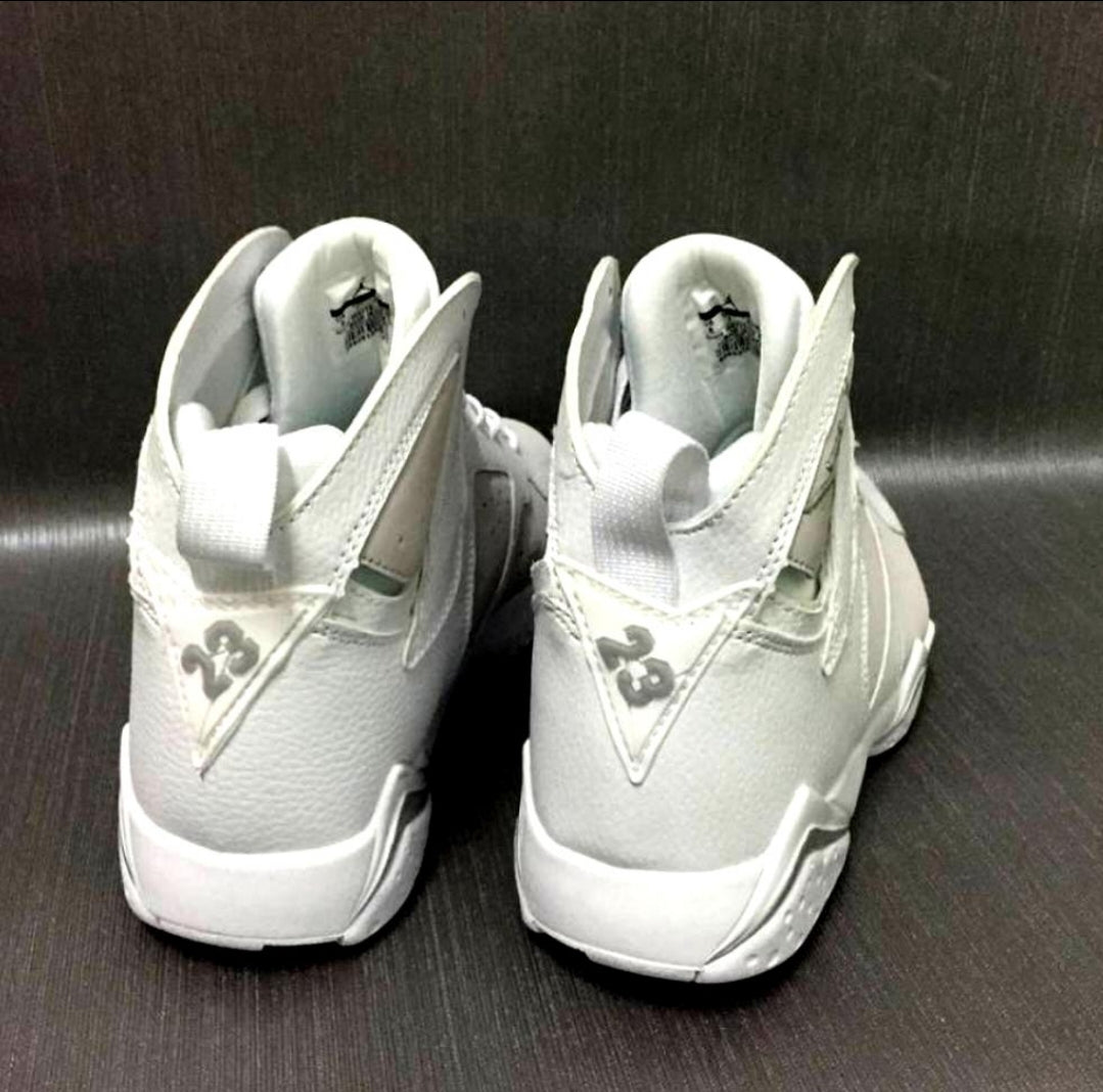Les baskets Air Jordan 7 offrent un style iconique et une performance exceptionnelle.
  design emblématique   haute qualité. Au meilleur prix. Pas cher