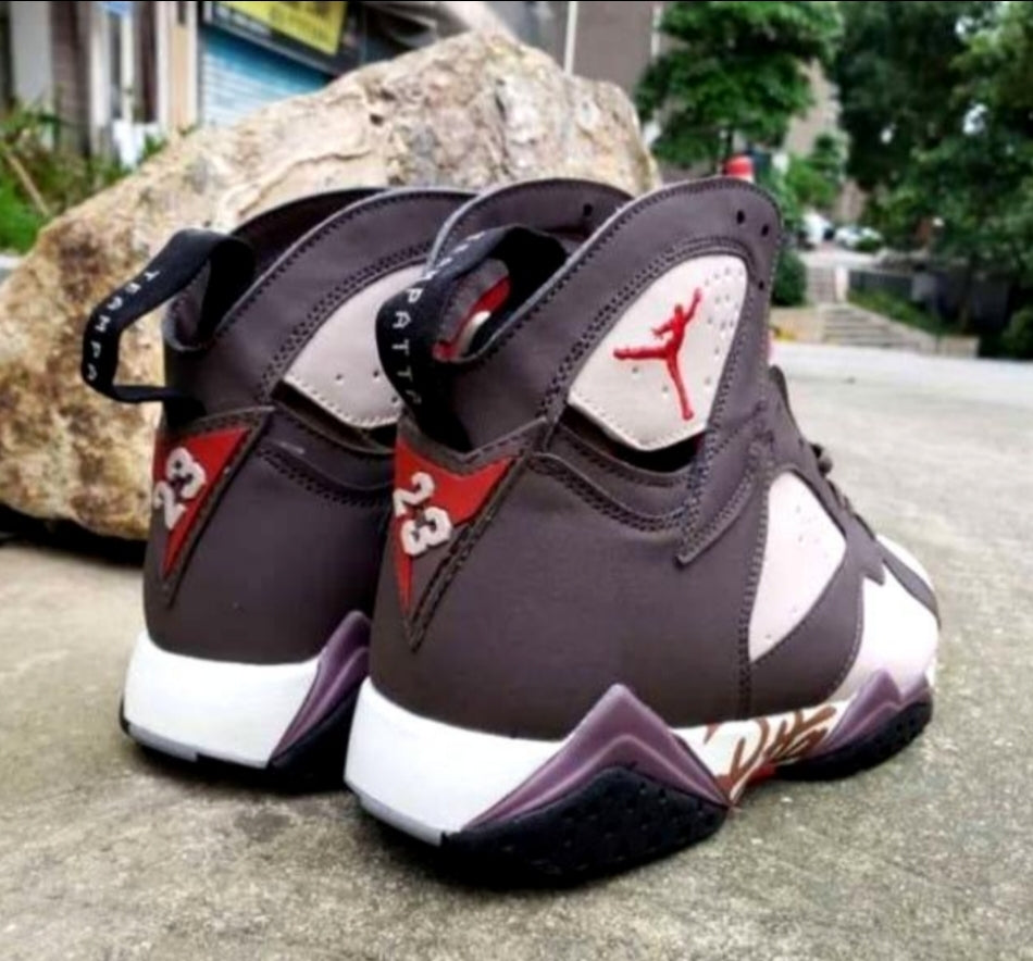 Les baskets Air Jordan 7 offrent un style iconique et une performance exceptionnelle.
  design emblématique   haute qualité. Au meilleur prix. Pas cher