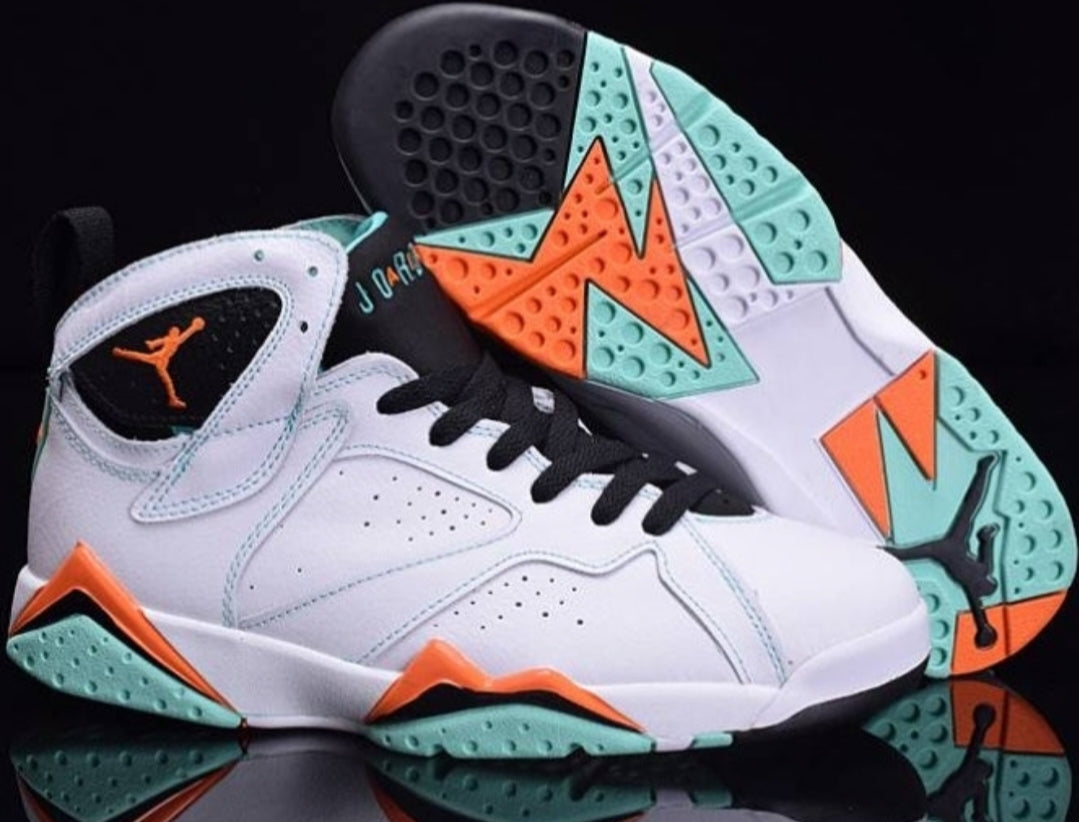 Les baskets Air Jordan 7 offrent un style iconique et une performance exceptionnelle.
  design emblématique   haute qualité. Au meilleur prix. Pas cher