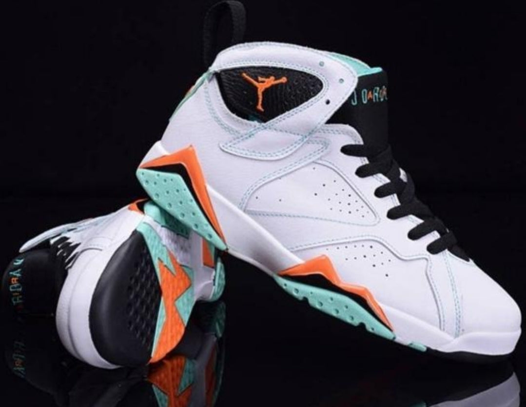 Les baskets Air Jordan 7 offrent un style iconique et une performance exceptionnelle.
  design emblématique   haute qualité. Au meilleur prix. Pas cher