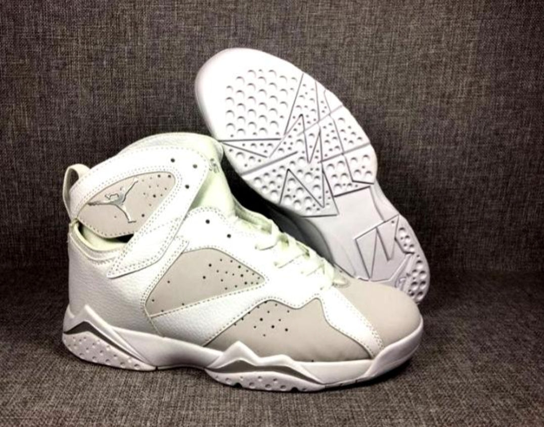 Les baskets Air Jordan 7 offrent un style iconique et une performance exceptionnelle.
  design emblématique   haute qualité. Au meilleur prix. Pas cher