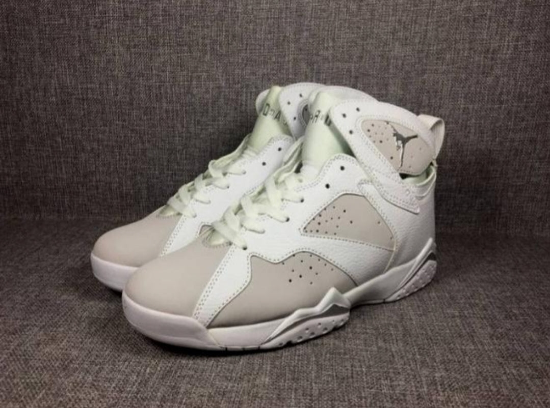 Les baskets Air Jordan 7 offrent un style iconique et une performance exceptionnelle.
  design emblématique   haute qualité. Au meilleur prix. Pas cher