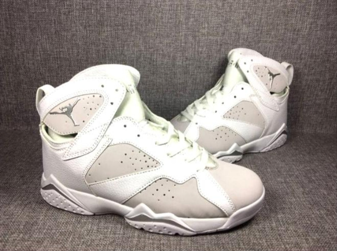Les baskets Air Jordan 7 offrent un style iconique et une performance exceptionnelle.
  design emblématique   haute qualité. Au meilleur prix. Pas cher