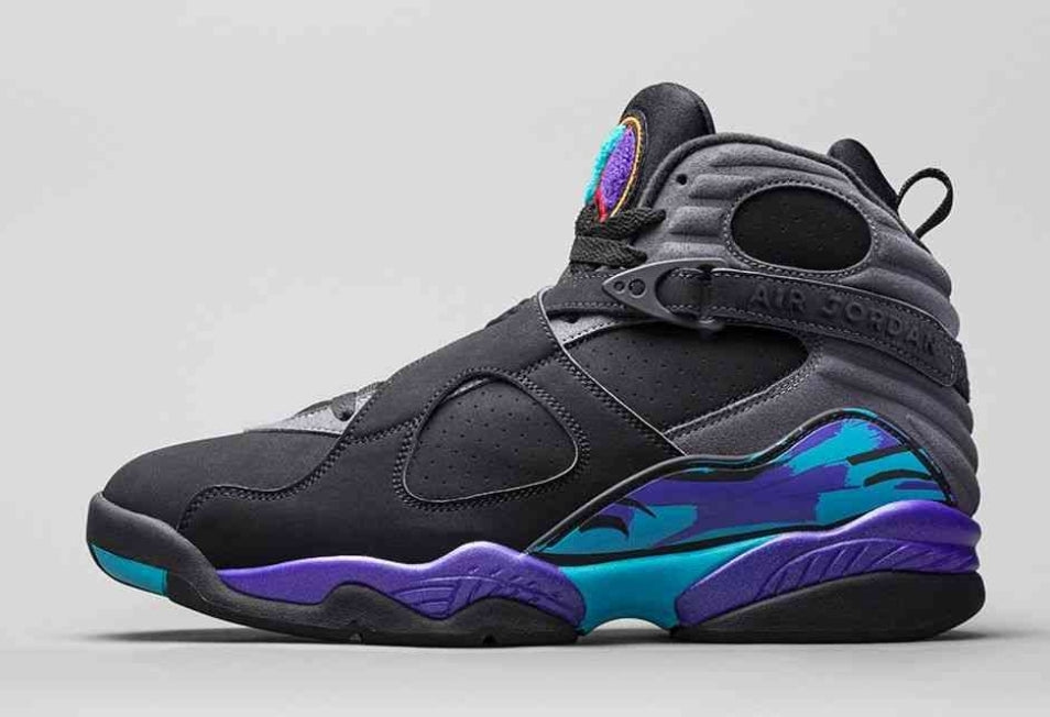 Les baskets Air Jordan 8 offrent un style audacieux et une performance exceptionnelle.

De plus, leur design distinctif et l'utilisation.