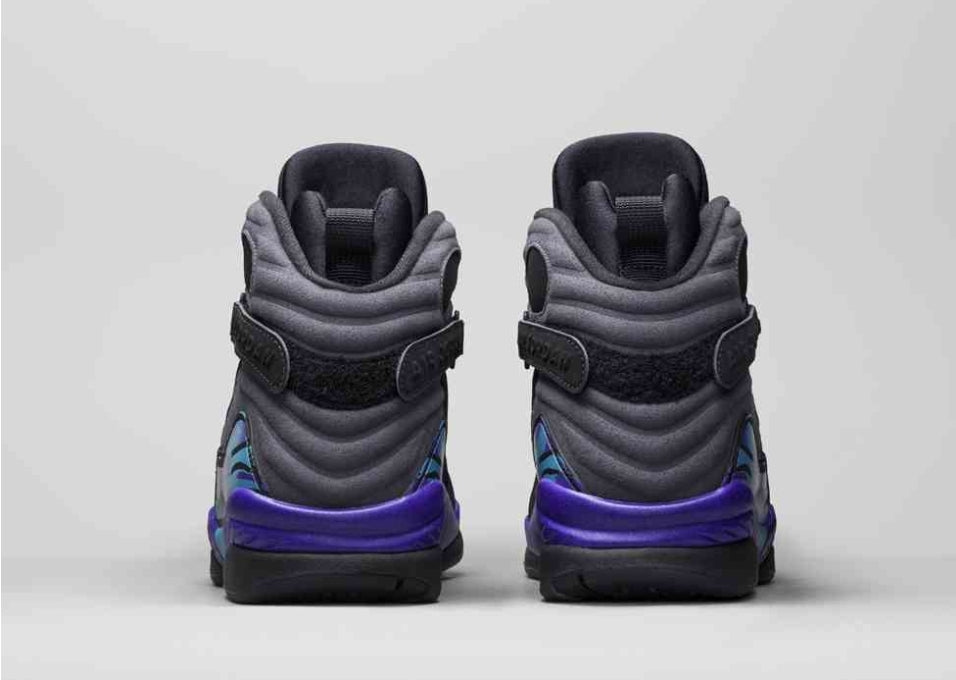 Les baskets Air Jordan 8 offrent un style audacieux et une performance exceptionnelle.

De plus, leur design distinctif et l'utilisation.