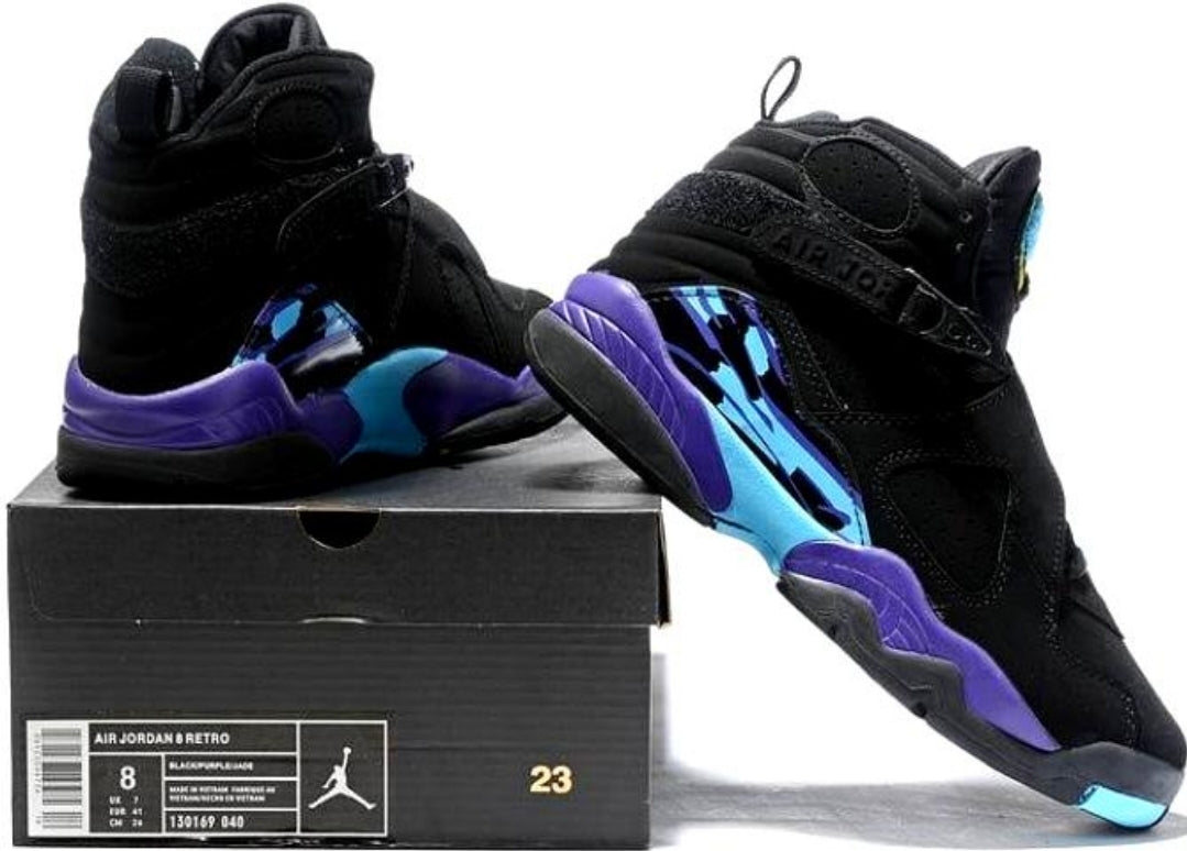 Les baskets Air Jordan 8 offrent un style audacieux et une performance exceptionnelle.

De plus, leur design distinctif et l'utilisation.