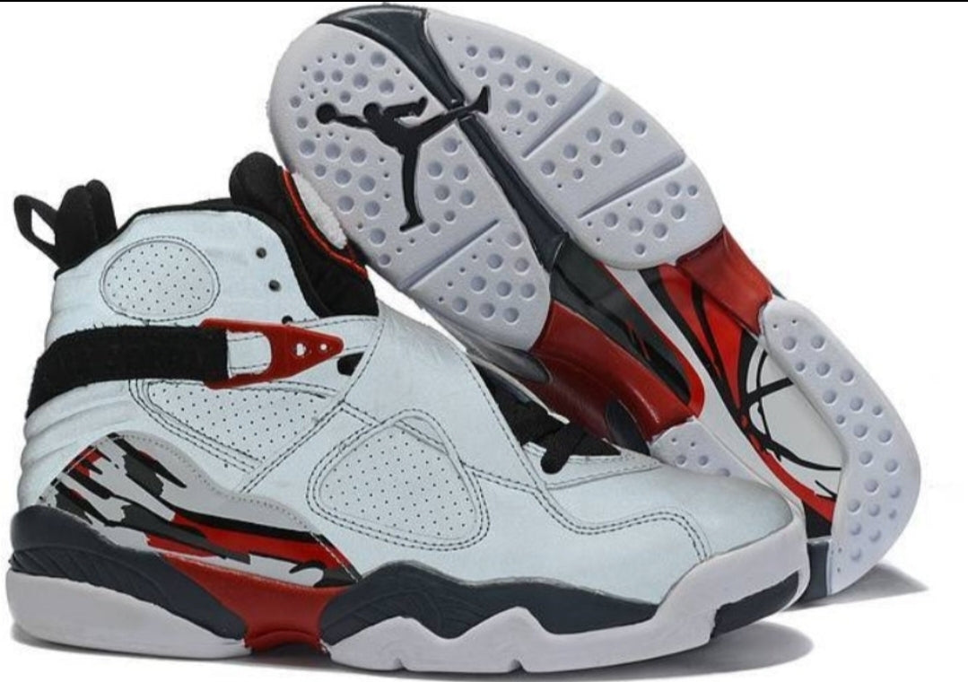 Les baskets Air Jordan 8 offrent un style audacieux et une performance exceptionnelle.

De plus, leur design distinctif et l'utilisation.