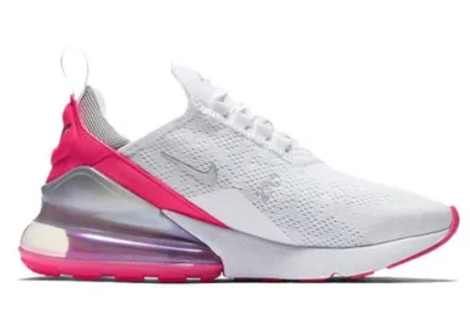 Les baskets Nike Air Max 270 Femme se démarquent par leur esthétique futuriste et leur technologie innovante.