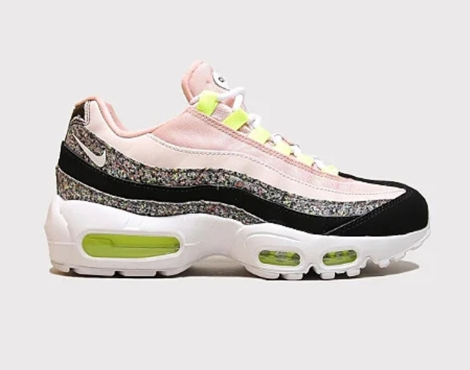 Les baskets Nike Air Max 95 Femme incarnent parfaitement l'évolution emblématique de la ligne Nike.