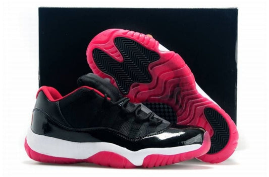 Baskets Air Jordan 11 Low Black Red