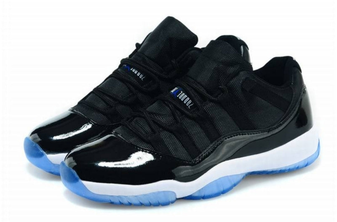 Les baskets Air Jordan 11 offrent un style légendaire et une performance exceptionnelle.design unique 
Pas Cher. moin cher.
