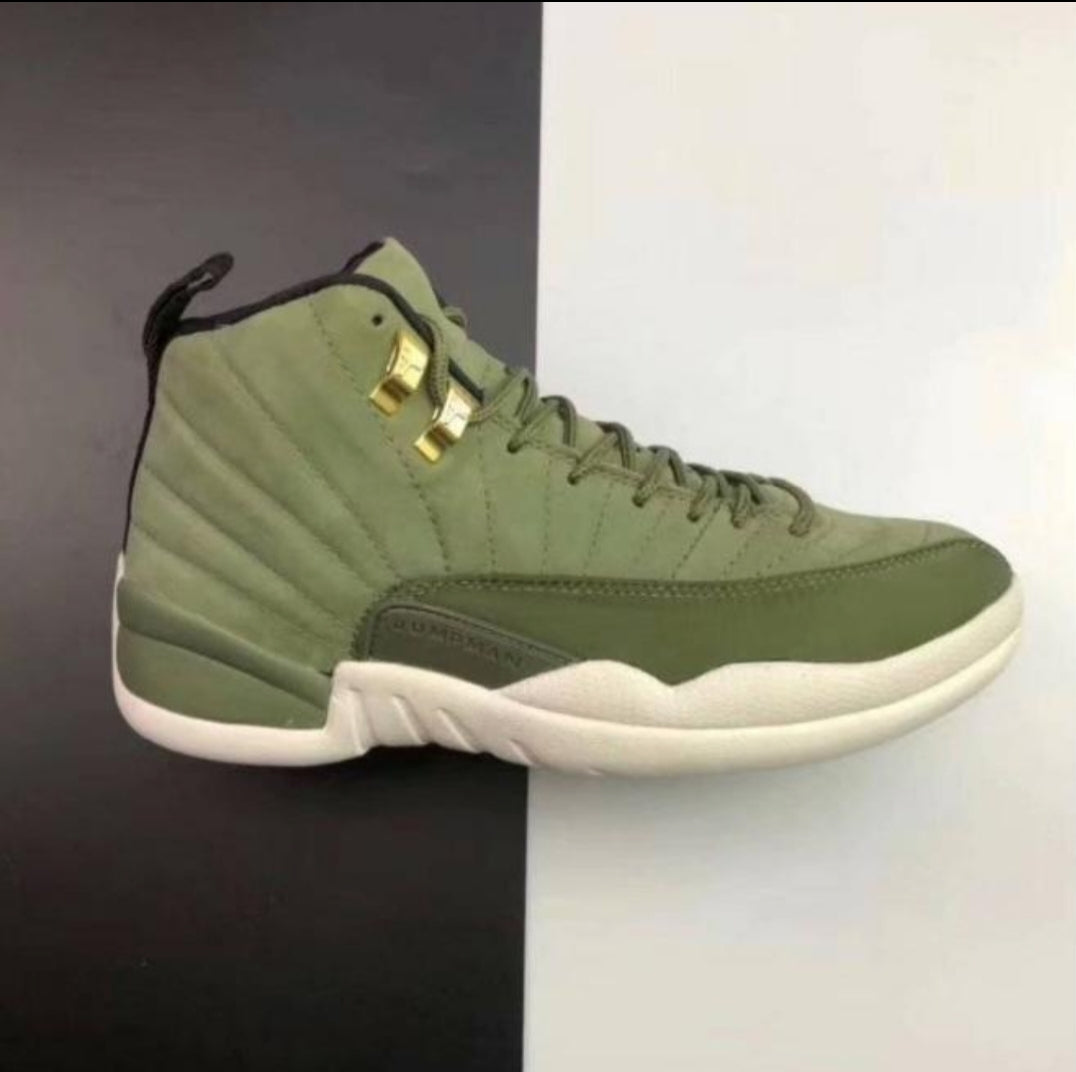 Les baskets Air Jordan 12 offrent un style iconique et une performance exceptionnelle.design distinctif.pas cher.moin Cher.