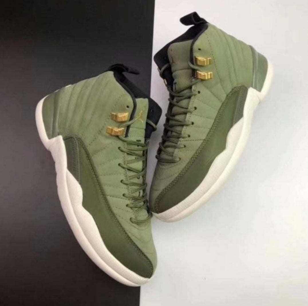 Les baskets Air Jordan 12 offrent un style iconique et une performance exceptionnelle.design distinctif.pas cher.moin Cher.