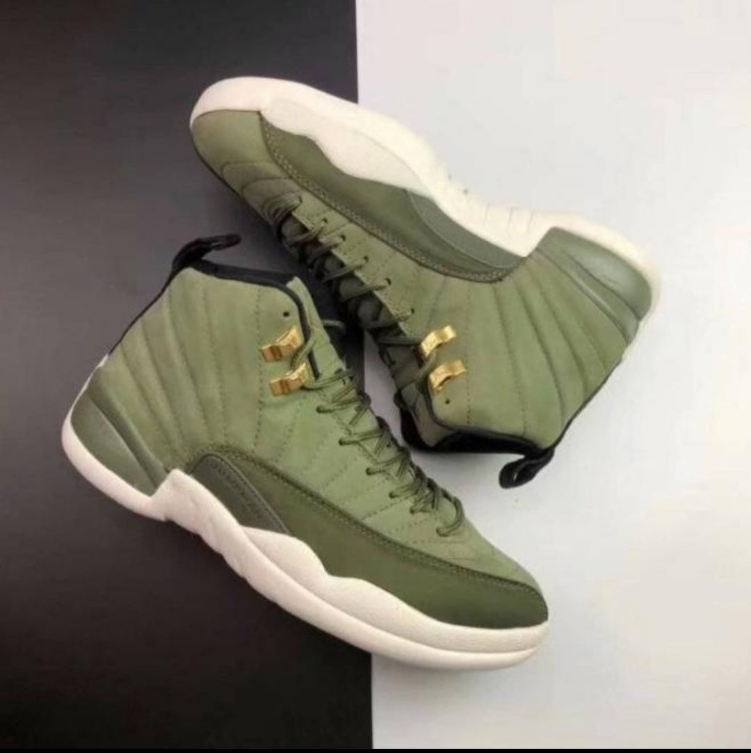 Les baskets Air Jordan 12 offrent un style iconique et une performance exceptionnelle.design distinctif.pas cher.moin Cher.