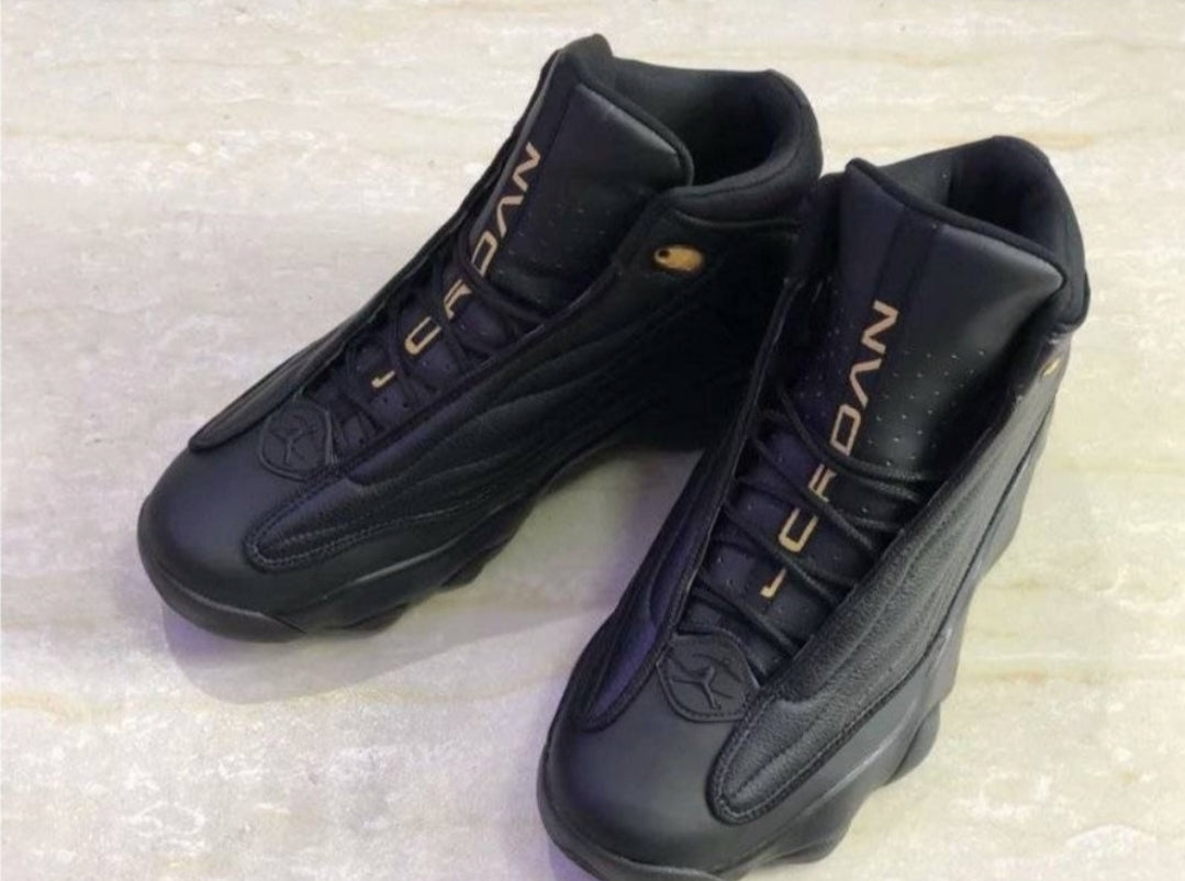 Les baskets Air Jordan 13 offrent un style emblématique et une performance exceptionnelle.
 design distinctif .pas Cher. Moins cher.