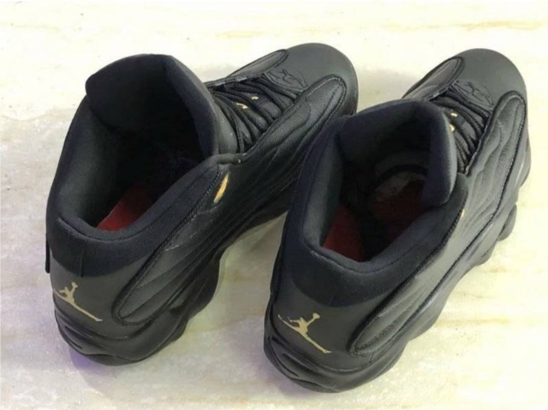Les baskets Air Jordan 13 offrent un style emblématique et une performance exceptionnelle.
 design distinctif .pas Cher. Moins cher.