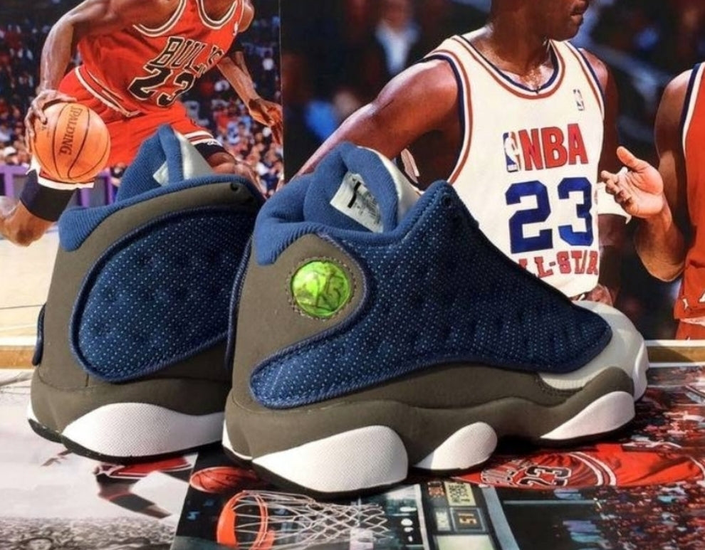 Les baskets Air Jordan 13 offrent un style emblématique et une performance exceptionnelle.
 design distinctif .pas Cher. Moins cher.
