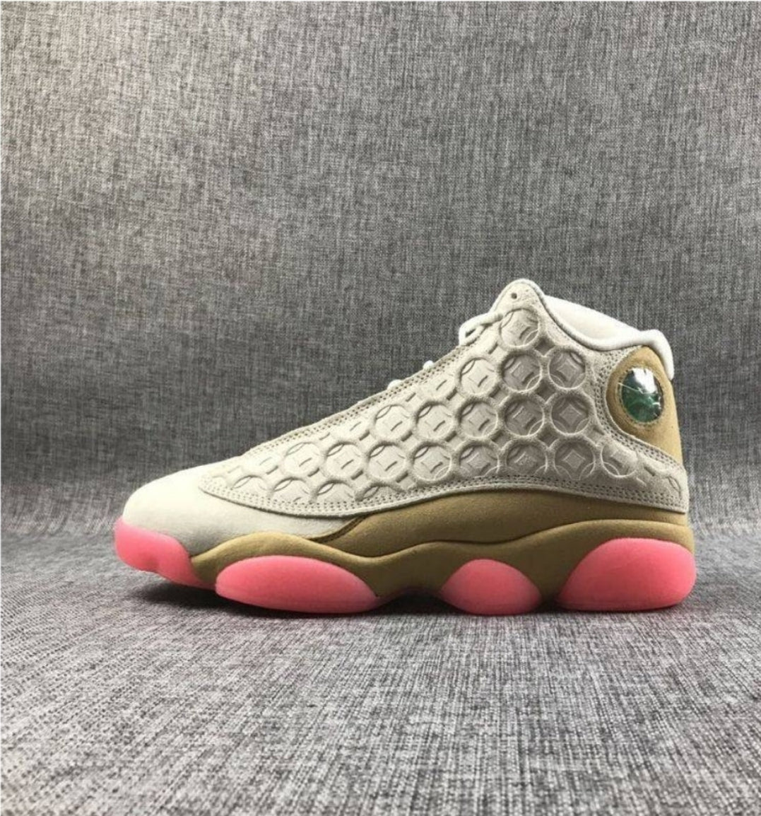 Les baskets Air Jordan 13 offrent un style emblématique et une performance exceptionnelle.
 design distinctif .pas Cher. Moins cher.