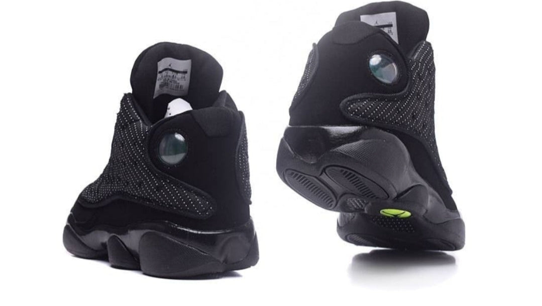 Les baskets Air Jordan 13 offrent un style emblématique et une performance exceptionnelle.
 design distinctif .pas Cher. Moins cher.