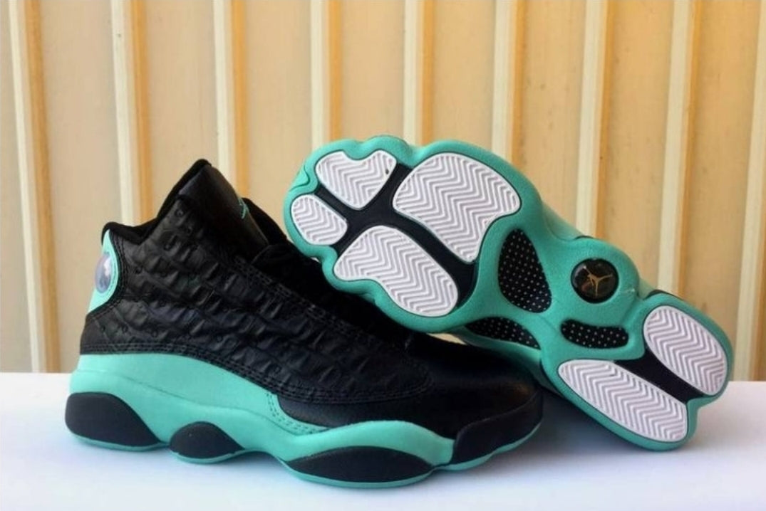 Les baskets Air Jordan 13 offrent un style emblématique et une performance exceptionnelle.
 design distinctif .pas Cher. Moins cher.