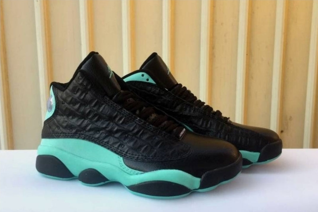 Les baskets Air Jordan 13 offrent un style emblématique et une performance exceptionnelle.
 design distinctif .pas Cher. Moins cher.