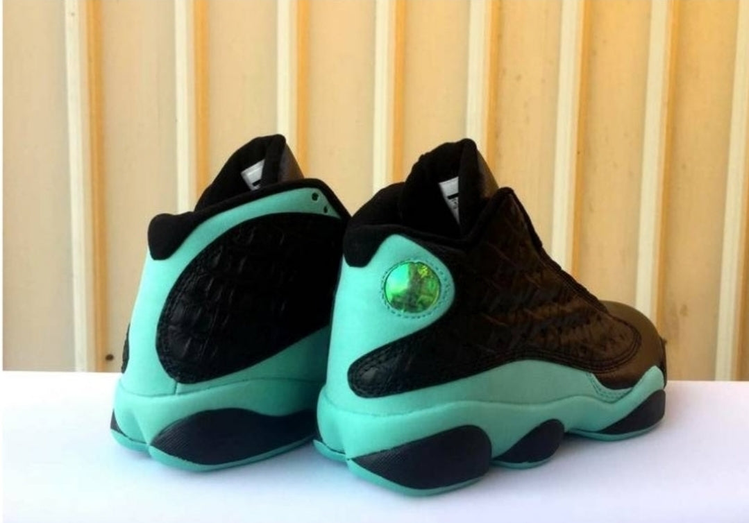 Les baskets Air Jordan 13 offrent un style emblématique et une performance exceptionnelle.
 design distinctif .pas Cher. Moins cher.