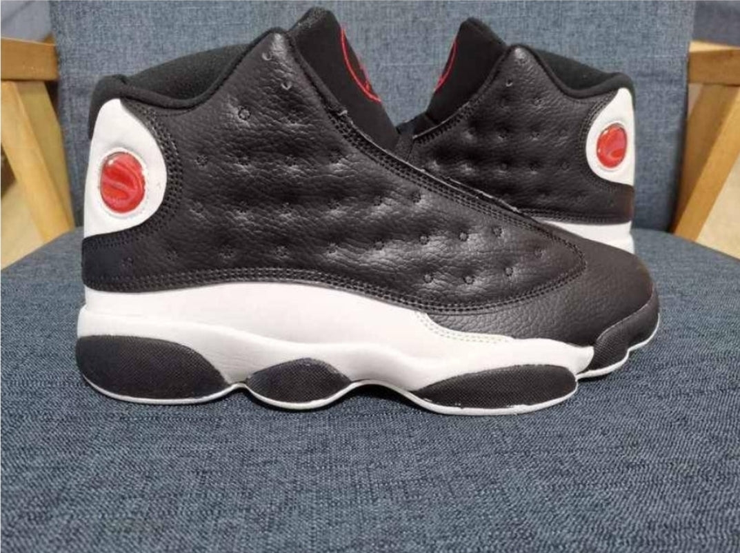 Les baskets Air Jordan 13 offrent un style emblématique et une performance exceptionnelle.
 design distinctif .pas Cher. Moins cher.