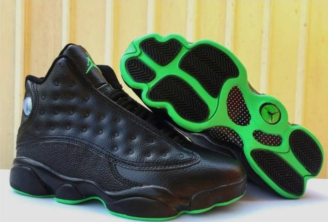 Les baskets Air Jordan 13 offrent un style emblématique et une performance exceptionnelle.
 design distinctif .pas Cher. Moins cher.