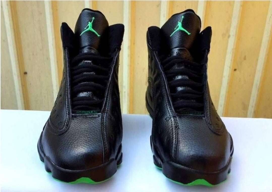 Les baskets Air Jordan 13 offrent un style emblématique et une performance exceptionnelle.
 design distinctif .pas Cher. Moins cher.