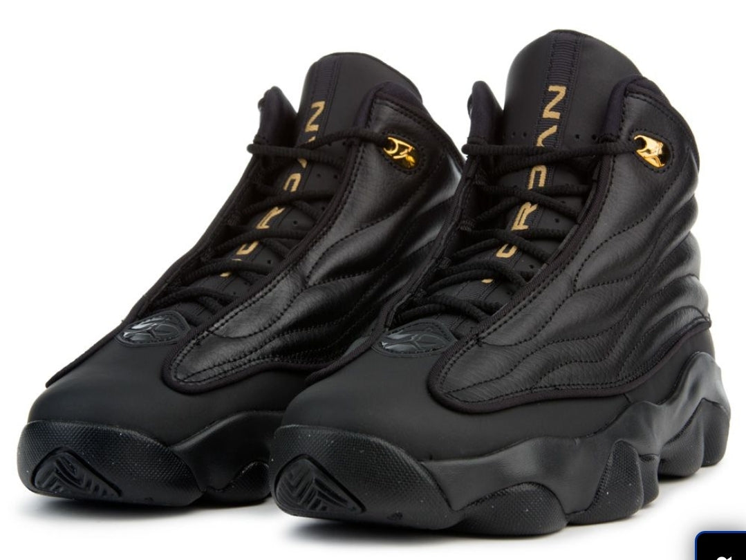 Les baskets Air Jordan 13 offrent un style emblématique et une performance exceptionnelle.
 design distinctif .pas Cher. Moins cher.