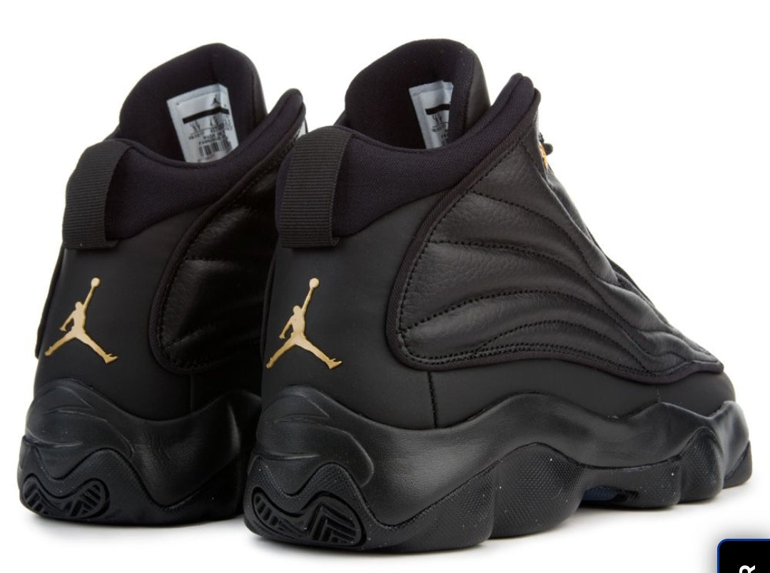 Les baskets Air Jordan 13 offrent un style emblématique et une performance exceptionnelle.
 design distinctif .pas Cher. Moins cher.