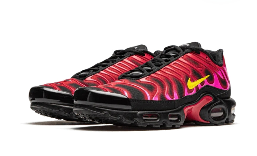 baskets Nike Air Max Plus tn  X Supreme Black Red Pink