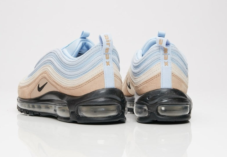 Les baskets Nike Air Max 97 sont synonymes de style emblématique et de confort absolu. Leur design ondulé distinctif.pas cher. Le moins cher. 